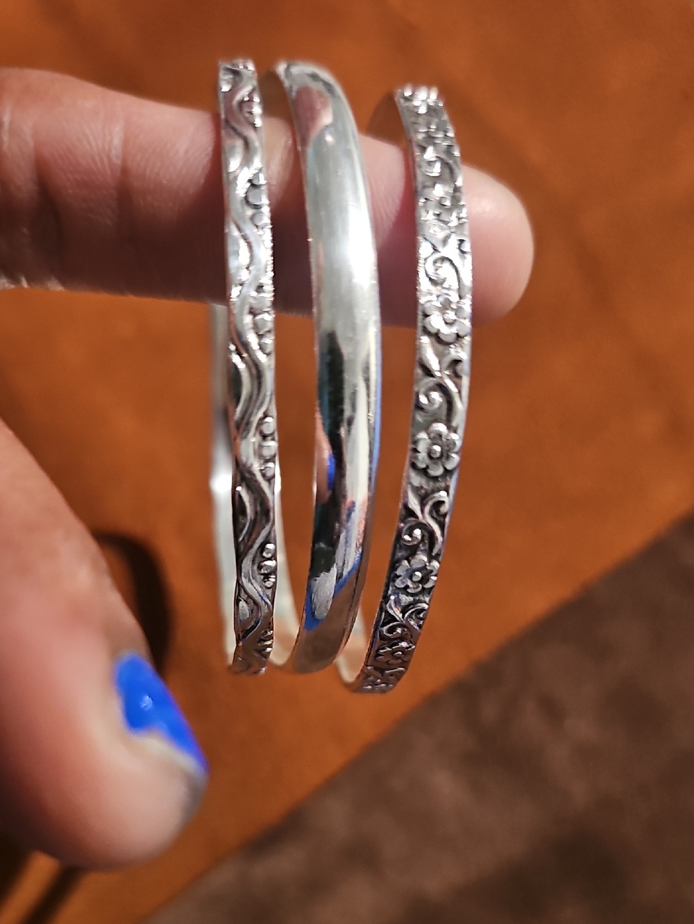 925 Sterling Silver Floral and Polished Bangles Set Of Three Ladies Size 8 - Picture 2 of 10